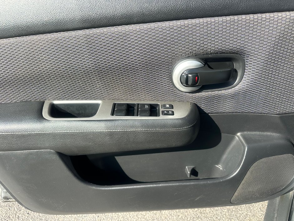 2009 Nissan Versa 1.8 SL-12