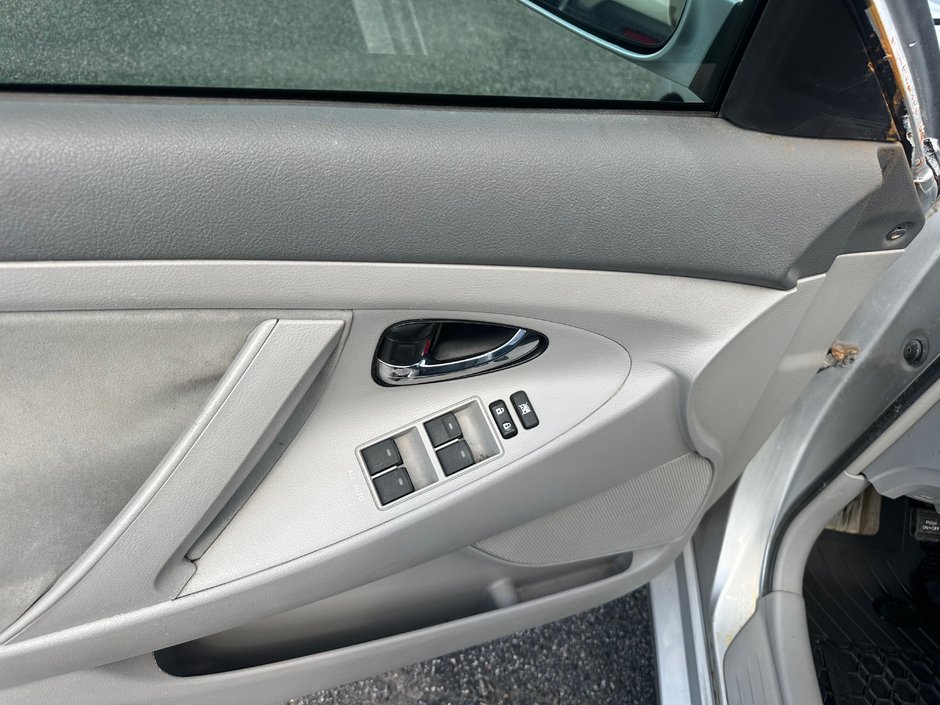 Toyota Camry Le 2010-6