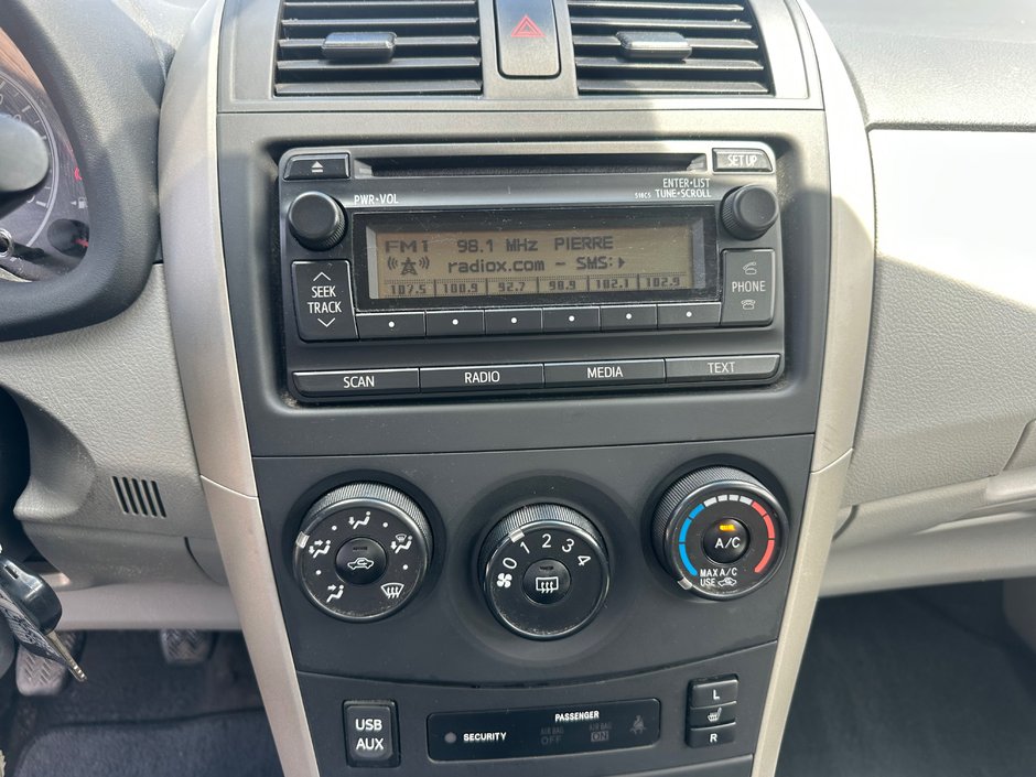 Toyota Corolla LE 2012-13