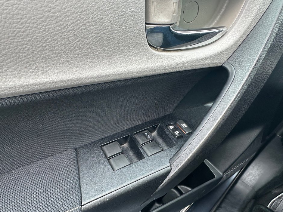 2015 Toyota Corolla Le-13