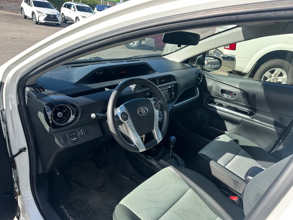 2015 Toyota Prius c Technology-5