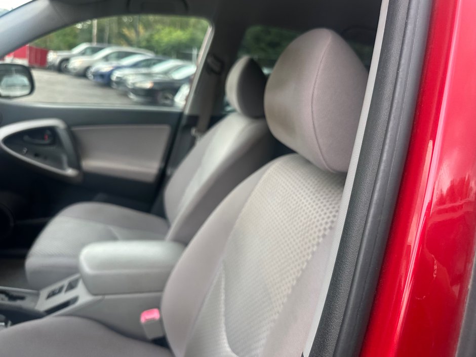 Toyota RAV4 Base 2008-6