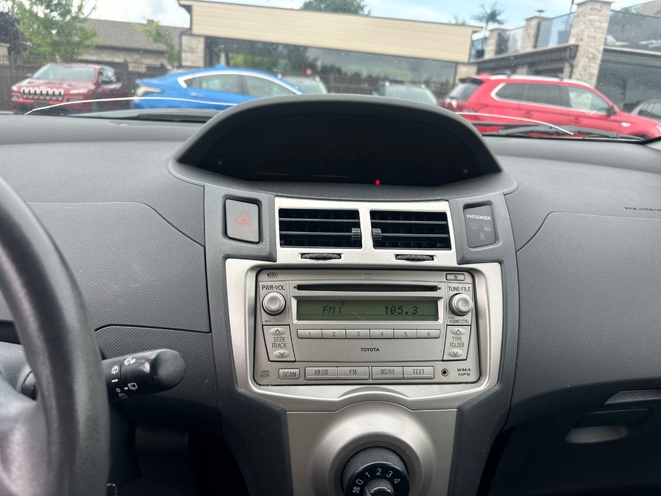 2010 Toyota Yaris-13