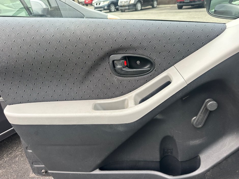 2010 Toyota Yaris-9