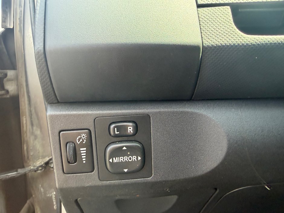 2010 Toyota Yaris-8