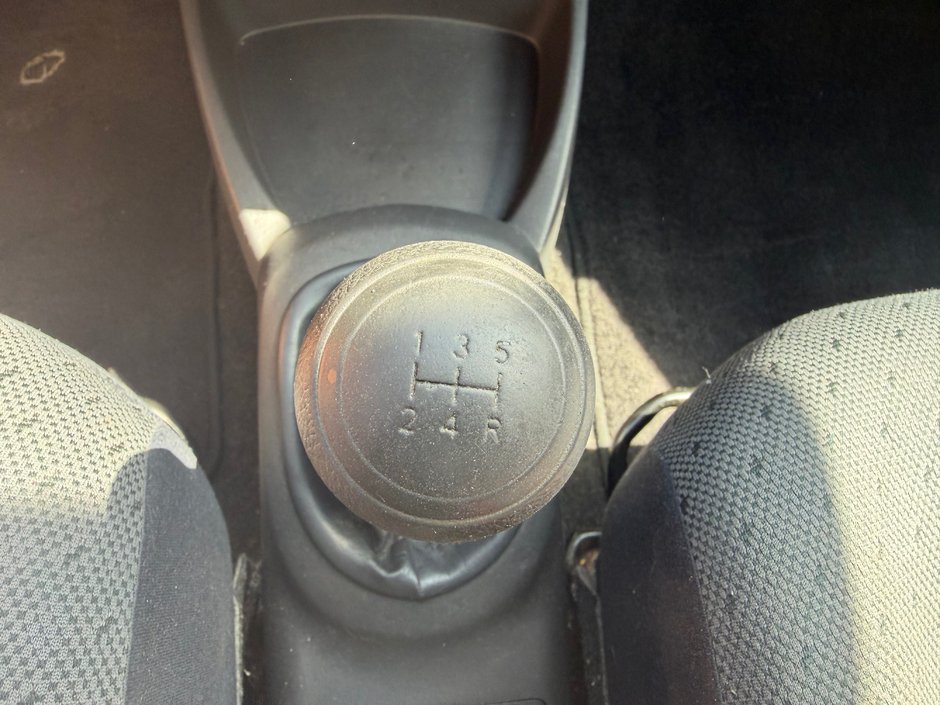 2010 Toyota Yaris-12