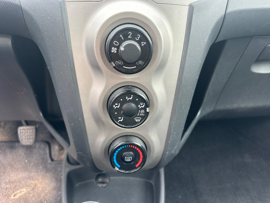 2010 Toyota Yaris-11
