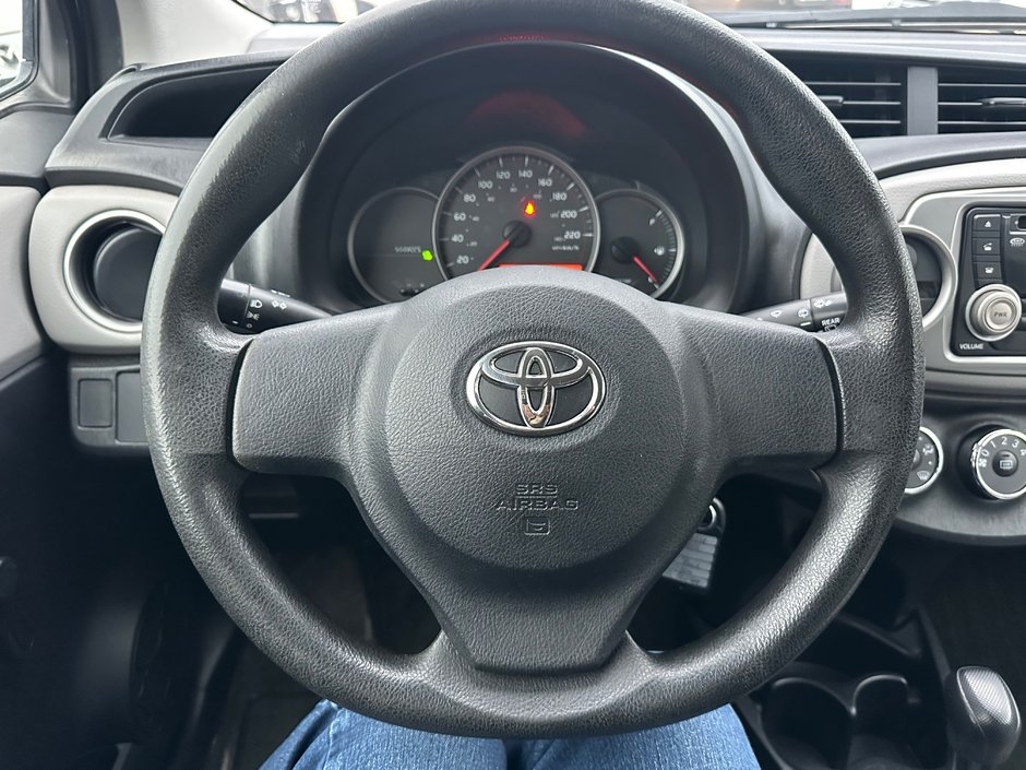 Toyota Yaris CE 2012-7