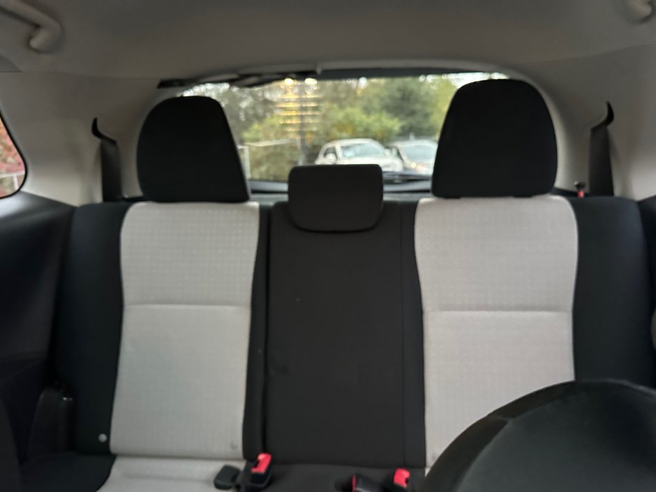 Toyota Yaris CE 2012-5