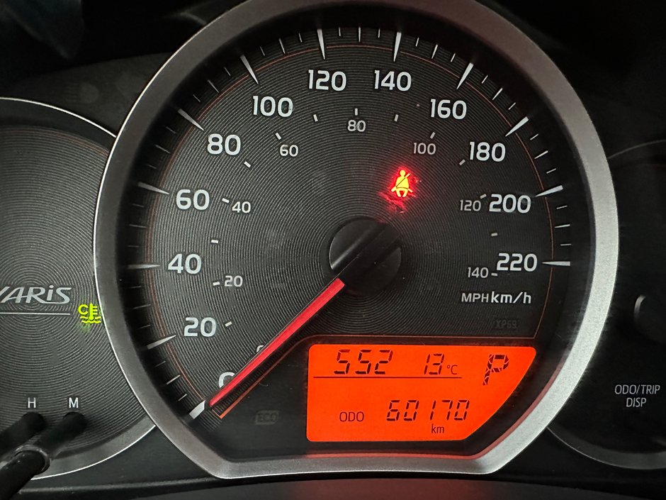 Toyota Yaris CE 2012-8
