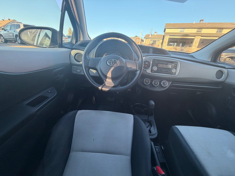 2013 Toyota Yaris LE-11