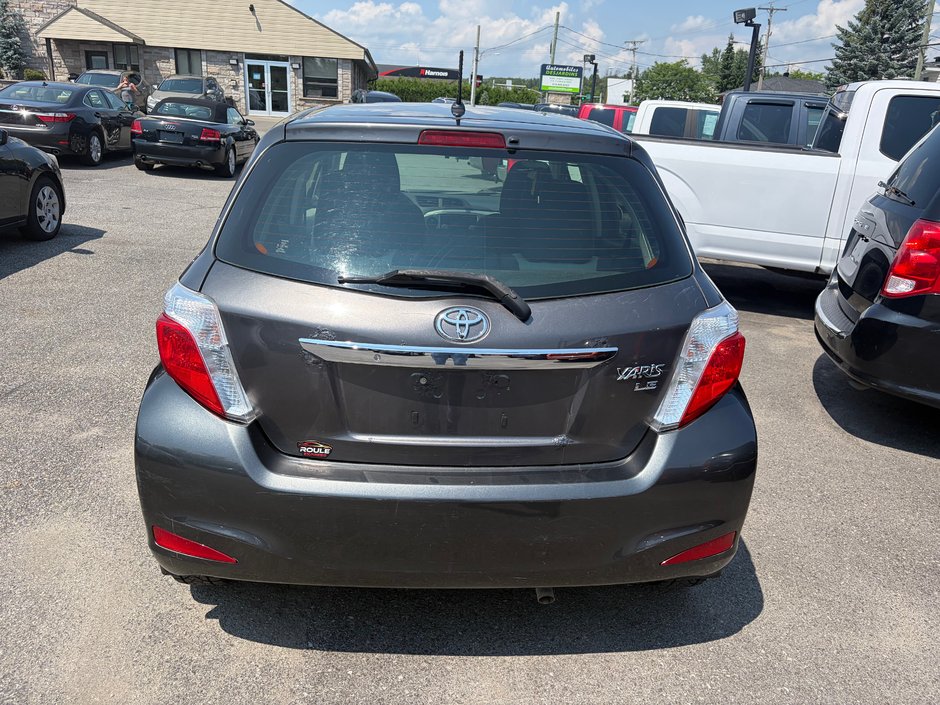 Toyota Yaris LE 2013-3