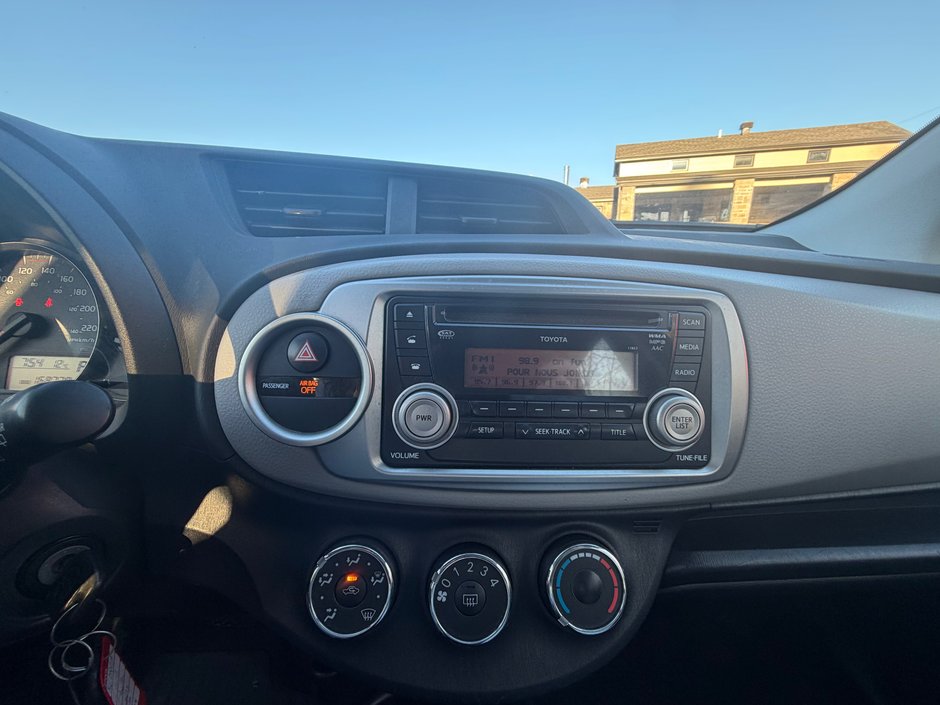2013 Toyota Yaris LE-15