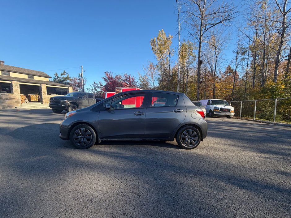 2013 Toyota Yaris LE-7