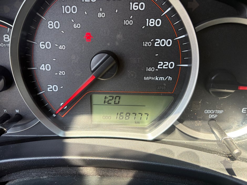Toyota Yaris LE 2013-8