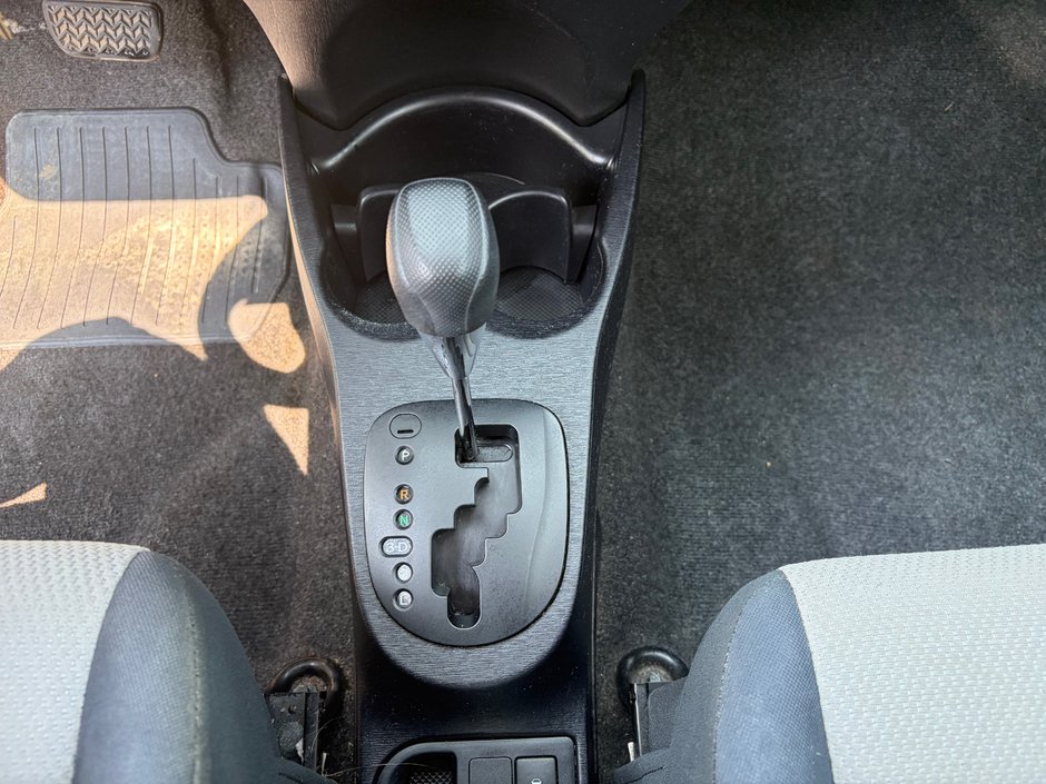 Toyota Yaris LE 2013-10
