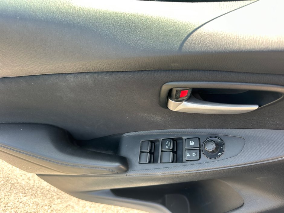 2016 Toyota Yaris LE-11