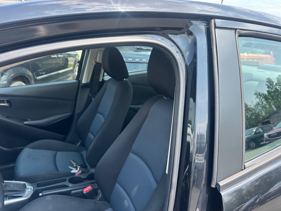 2016 Toyota Yaris LE-4