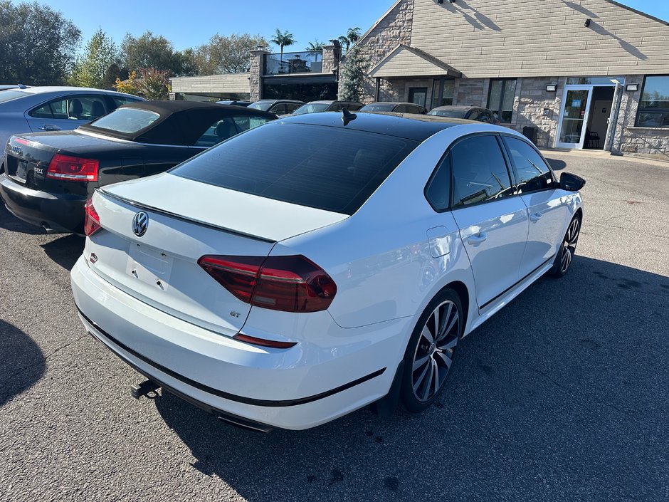 Volkswagen Passat GT Titanium Black 2018-2