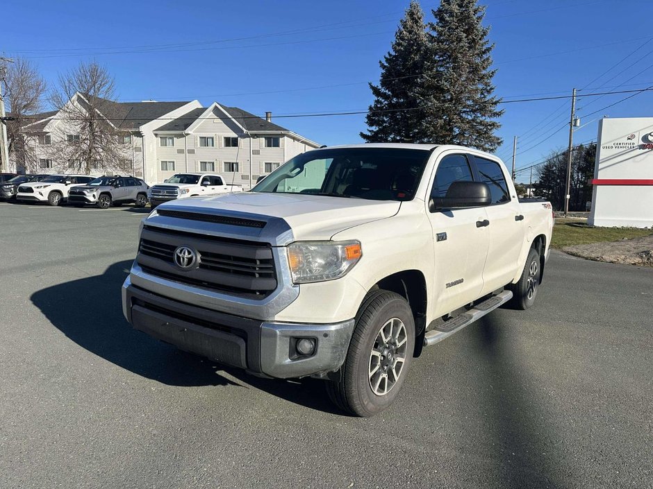 2015  Tundra CREWMAX SR5 in Miramichi, New Brunswick