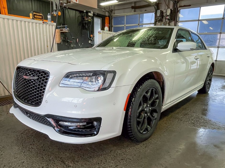 2023 Chrysler 300 in St-Jérôme, Quebec - w940px