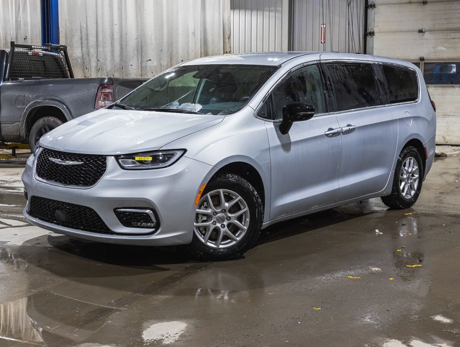 2024 Chrysler Pacifica in St-Jérôme, Quebec - w940px