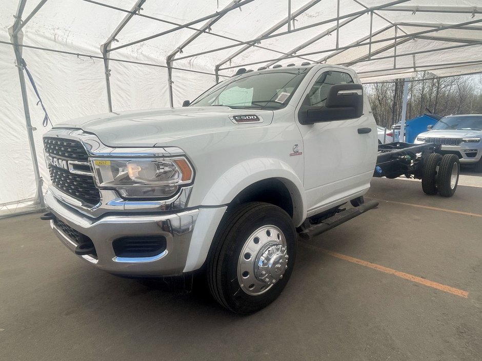 Ram 5500 Chassis  2024 à St-Jérôme, Québec - w940px