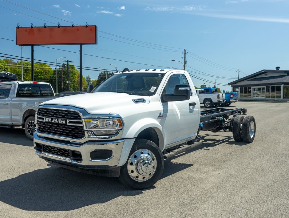 Ram 5500 Chassis  2024 à St-Jérôme, Québec - w940px