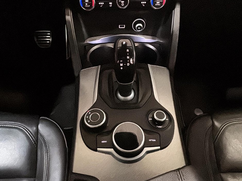 Alfa Romeo Stelvio SPORT Q4 GPS CAMERA SIEGES CHAUFFANTS 2018-19
