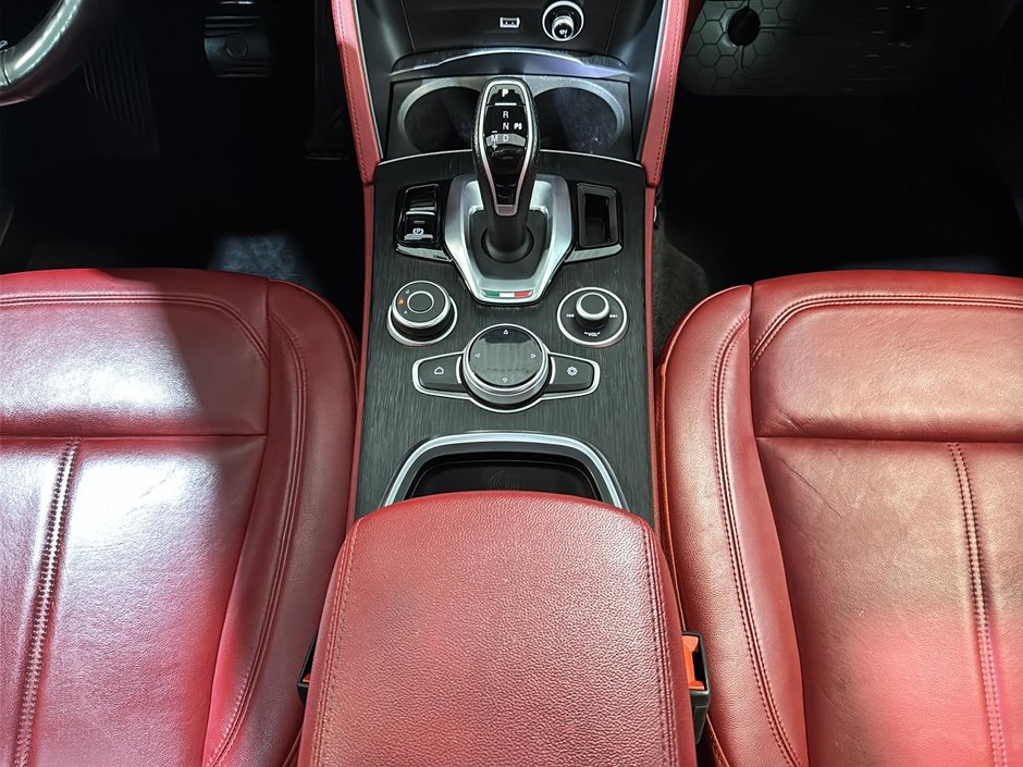 Alfa Romeo Stelvio Q4 TOIT PANO CUIR ROUGE CARPLAY GPS 2020-26