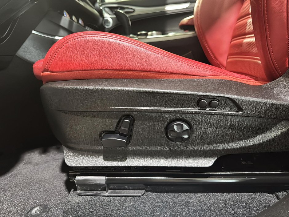 Alfa Romeo Stelvio VELOCE Q4 TOIT CUIR ROUGE GPS CARPLAY 2022-22