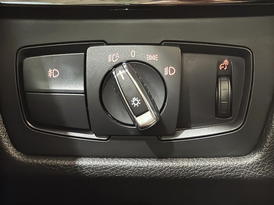 BMW 3 Series 320i XDRIVE TOIT BLUETOOTH SIEGES ELECTRIQUES 2016-30