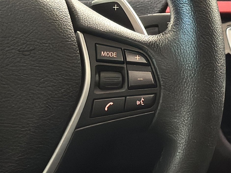 BMW 3 Series 330i xDrive TOIT GPS BLUETOOTH CUIR 2017-27