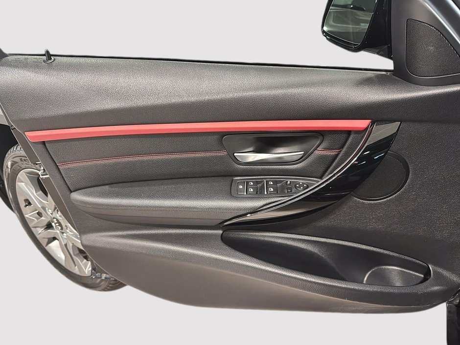 BMW 3 Series 330i xDrive TOIT GPS BLUETOOTH CUIR 2017-13