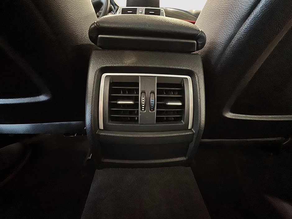 BMW 3 Series 330i xDrive TOIT GPS BLUETOOTH CUIR 2017-35