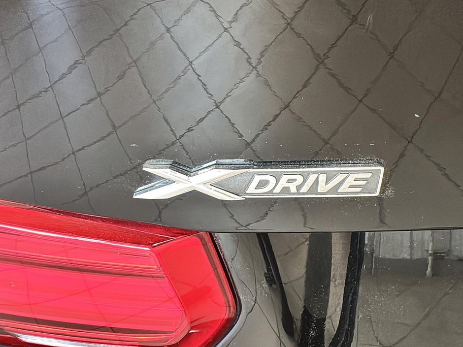 BMW 3 Series 330i xDrive TOIT GPS BLUETOOTH CUIR 2017-8