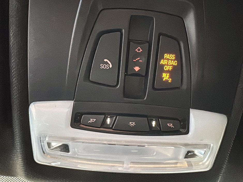BMW 3 Series 330i xDrive TOIT GPS BLUETOOTH CUIR 2017-32