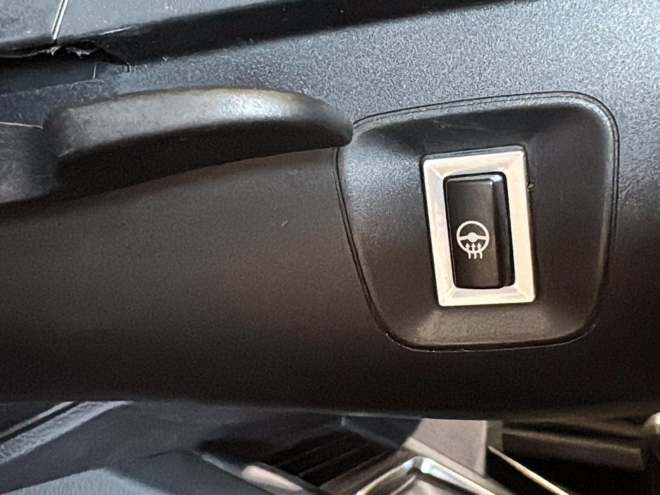 BMW 3 Series 330i xDrive TOIT GPS BLUETOOTH CUIR 2017-33