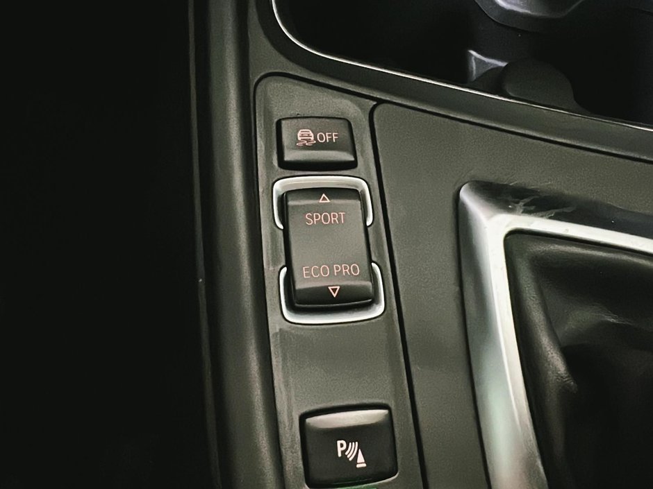 BMW 3 Series 330i XDRIVE TOIT CAM CUIR GPS 2017-31