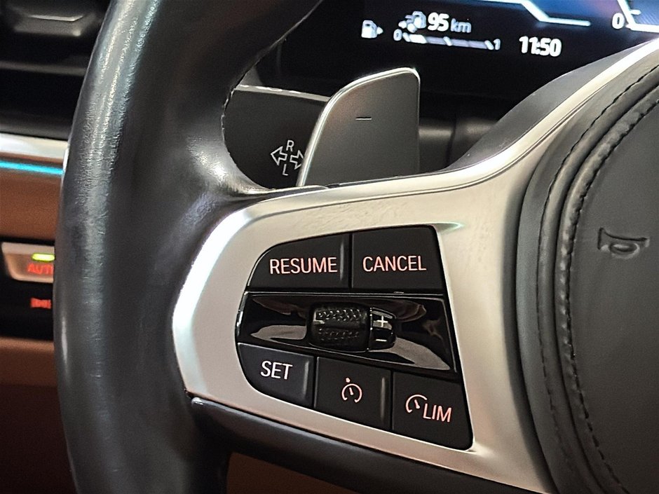 BMW 3 Series 330E XDRIVE MSPORT HYBRIDE PLUG CUIR TOIT OUVRANT 2023-33