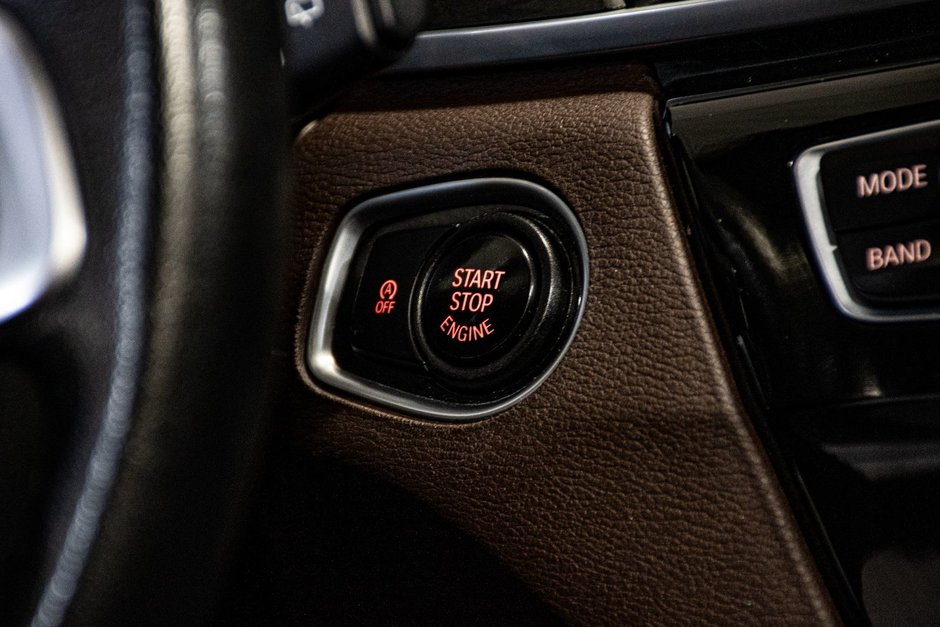 BMW X1 XDRIVE28i X LINE- PREMIUM AMELIORÉ - TOIT - CUIR - 2016-29