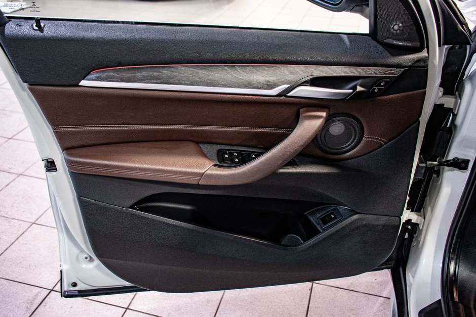 BMW X1 XDRIVE28i X LINE- PREMIUM AMELIORÉ - TOIT - CUIR - 2016-22