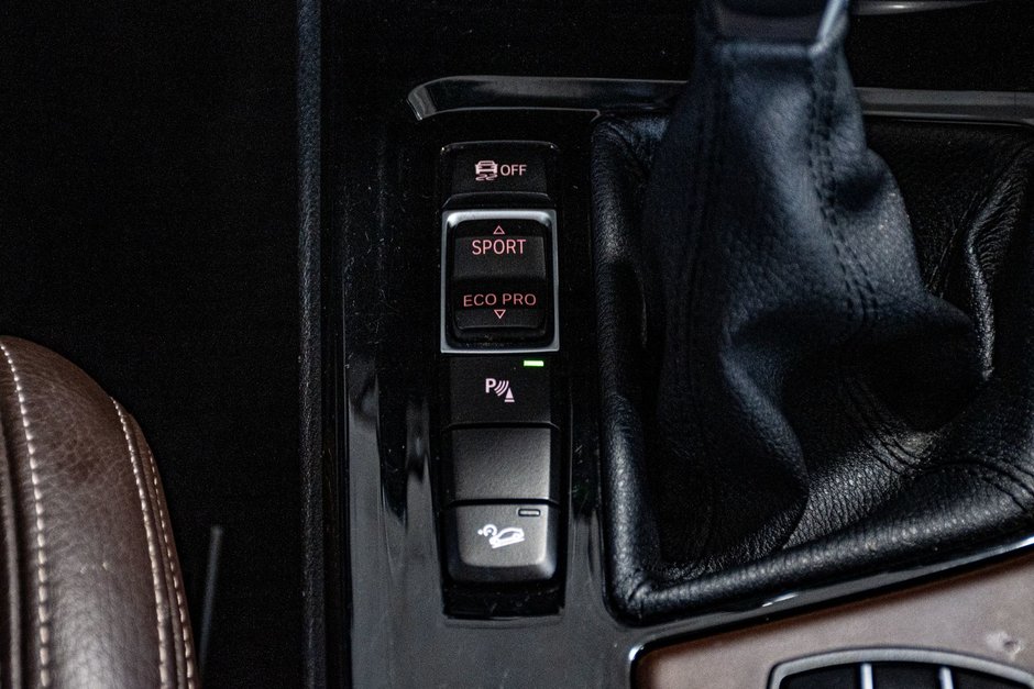 BMW X1 XDRIVE28i X LINE- PREMIUM AMELIORÉ - TOIT - CUIR - 2016-31