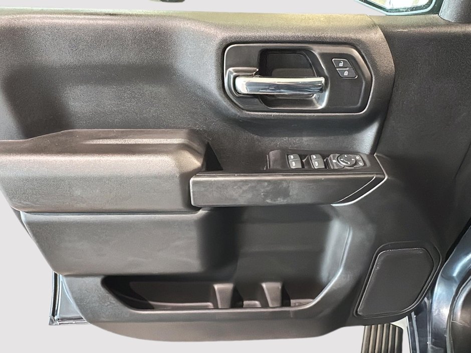 Chevrolet Silverado 1500 LTD CUSTOM 6 PLACES CARPLAY AIR CLIMATISE HITCH 2022-19