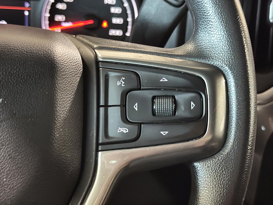 Chevrolet Silverado 1500 LTD CUSTOM 6 PLACES CARPLAY AIR CLIMATISE HITCH 2022-32