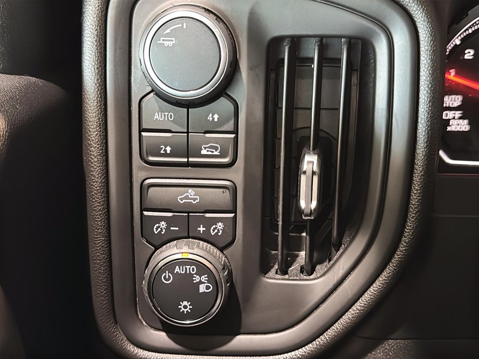 Chevrolet Silverado 1500 LTD CUSTOM 6 PLACES CARPLAY AIR CLIMATISE HITCH 2022-34