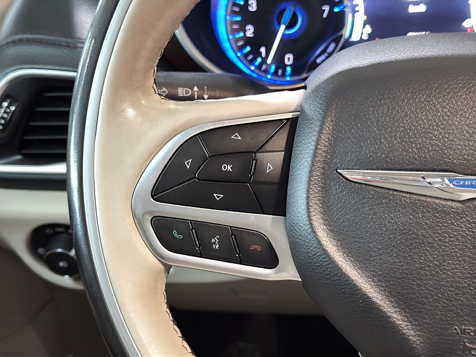 Chrysler Pacifica LIMITED GPS CUIR CARPLAY TOIT 2019-36