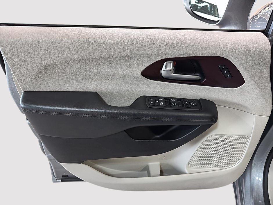 Chrysler Pacifica LIMITED GPS CUIR CARPLAY TOIT 2019-19