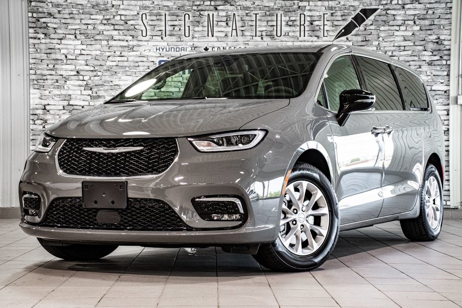 Chrysler Pacifica Select 2025 à Montréal, Québec