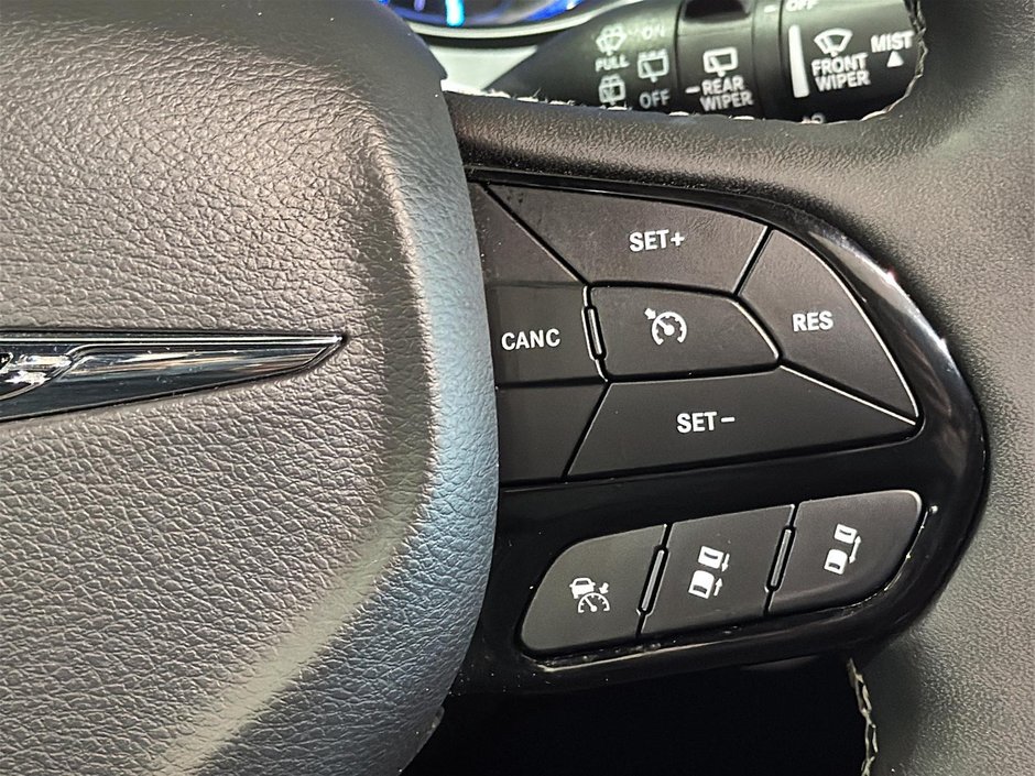 Chrysler Pacifica LIMITED GPS CUIR CARPLAY TOIT 2025-37